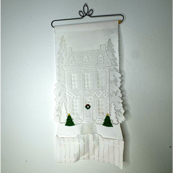Heritage Lace Other - Heritage‎ Lace White Christmas House With Green Wreath And Tree Tapestry Hanger